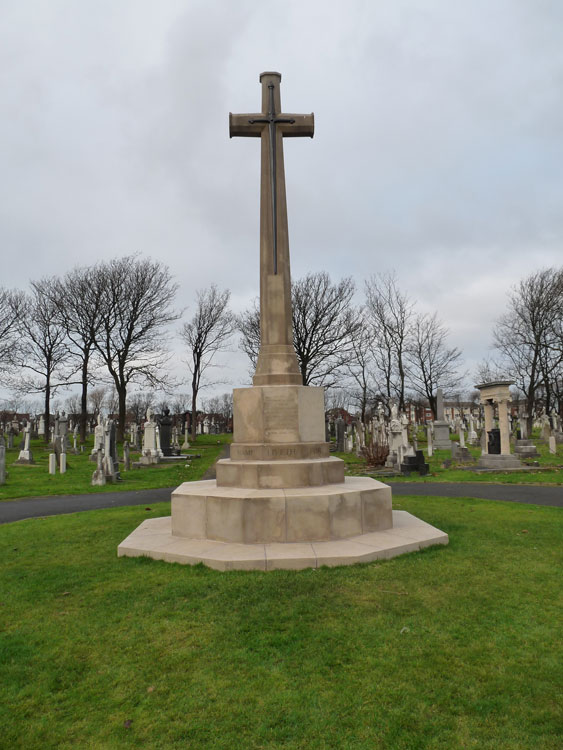 The Cross of Sacrifice in Blackpool (Layton) Cemetery 