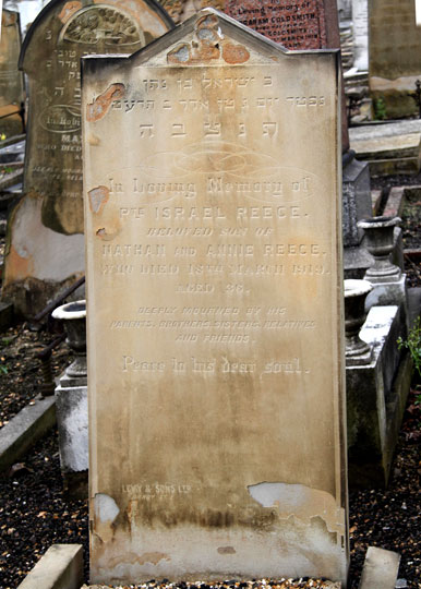 The Headstone for Private Harry Israel Reece in East Ham (Marlow Road) Jewish Cemetery.
