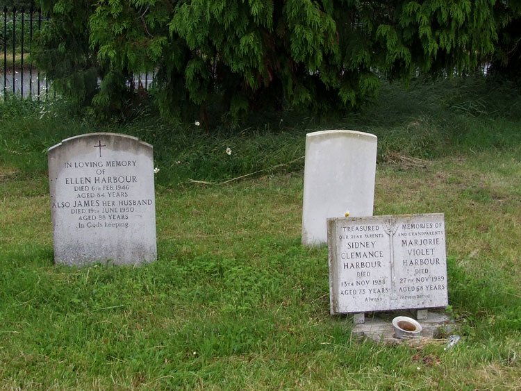 View looking at the back of Pte Harbour's headstone set between the graves of other Harbour family members namely his father James, mother Ellen, his son Sidney and Sidney's wife, 
    Majorie. 