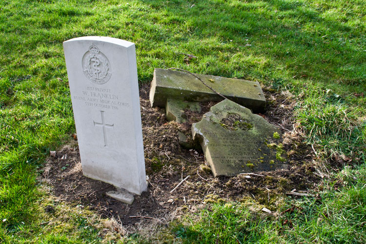 Below is a photograph of the grave of Private William Franklin of the R A M C, who died in Bristol Hospital on 5 October 1916 aged 28. Also buried was his wife Sarah Ann who died the following year aged 26.