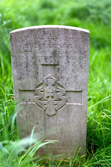 Private Warner's Headstone in Framlingham Cemetery