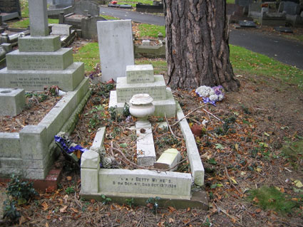 Private HUnter's Grave in Halesowen Cemetery