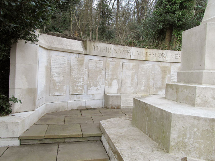 The Screen Wall in HIghgate Cemetery (West)