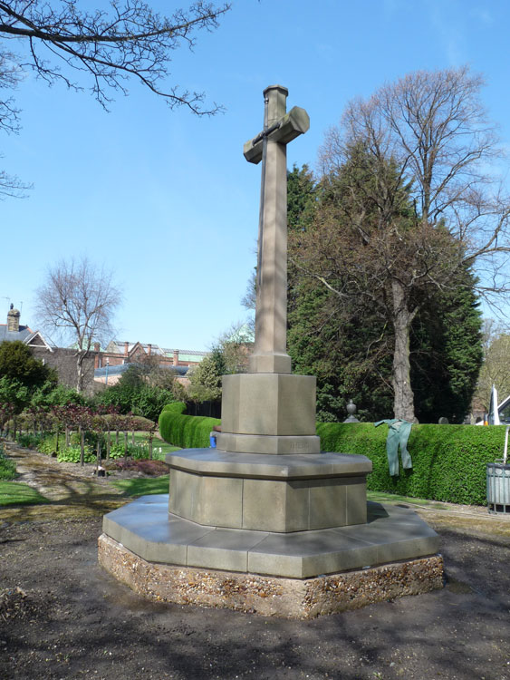 The Cross of Sacrifice - Hull (Hedon Road) Cemetery