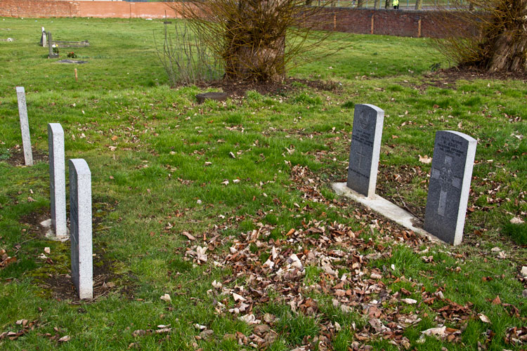 The headstones of Private Kelly (198H) on the right and Private Lockey (199H) beside it. Private Leahy's grave is unmarked in ploy 201H.