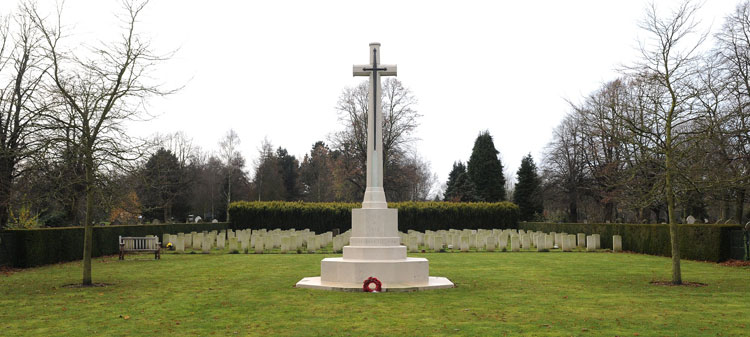 The Cross of Sacrifice and War Graves plot in Norwich Cemetery