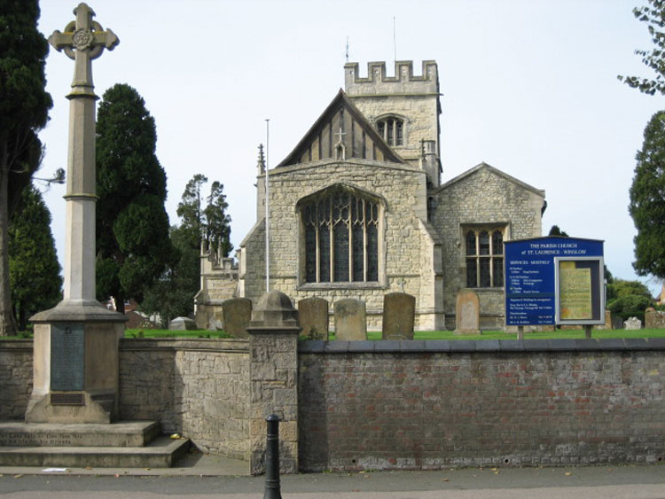 St. Lawrence's Church, Winslow, and the Winslow War Memorial.