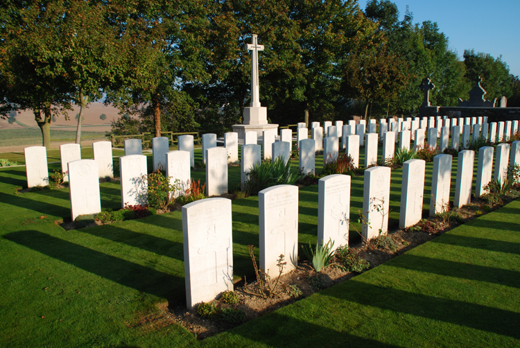 CWGC  Heninel Communal Cemetery Extension