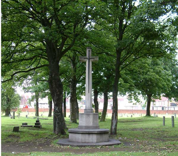 The Cross of Sacrifice in North Ormesby (St. Joseph's) RC Cemetery