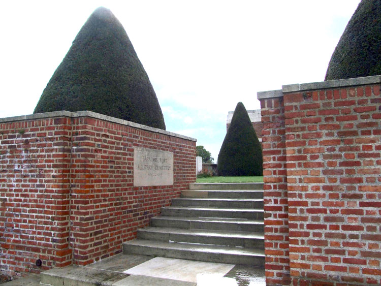 Bapaume Post Military Cemetery, Albert - 2