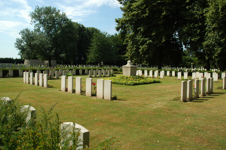 Cambrai East Military Cemetery (1)