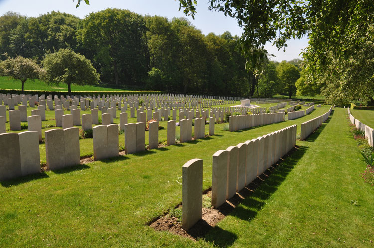 Lapugnoy Military Cemetery (1)