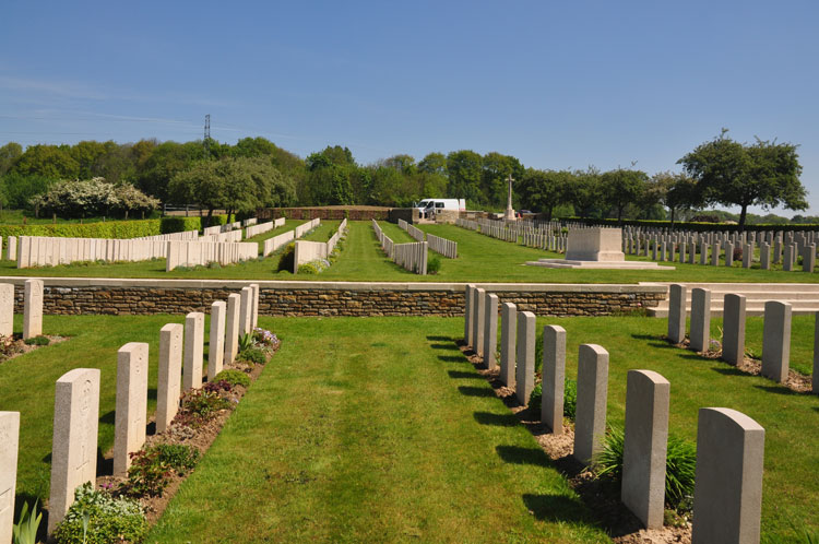 Lapugnoy Military Cemetery (2)