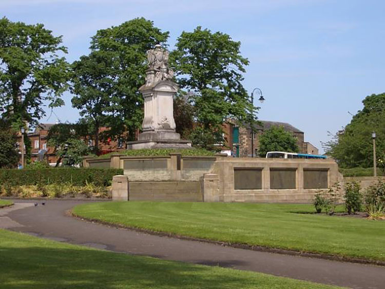 The Cenotaph situated in Cleckheaton's Memorial Park (1)