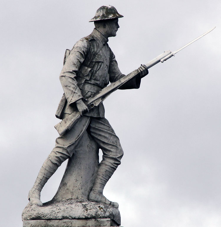 The sculpture of a First World War infantryman on top of the Tow Law War Memorial (August 2011)