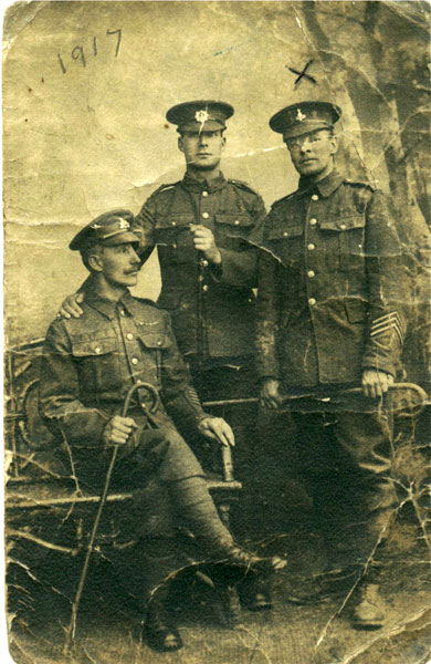Private Tom Everitt (right) photographed in 1917, with two fellow prisoners.