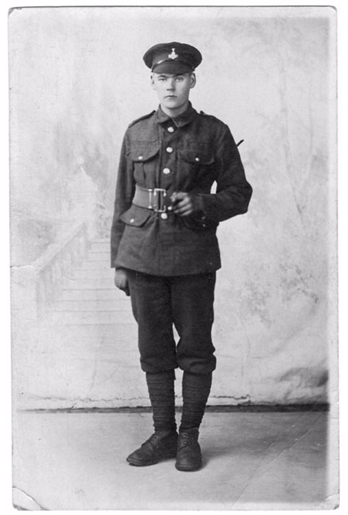 Private Thomas William Scales ROBINSON.