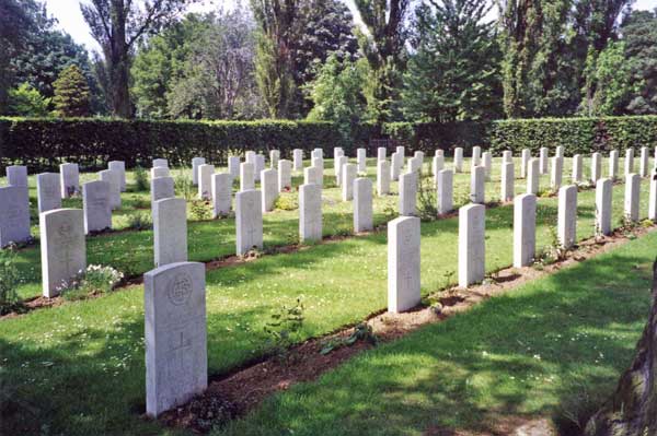 Some of the Commonwealth War Graves in Thornaby Cemetery. (Photograph from the Commonwealth War Graves Commision website)