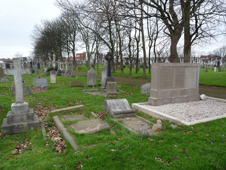 Lieutenant Macdonald's Grave in Blackpool (Layton) Cemetery (2nd Left, fireground)