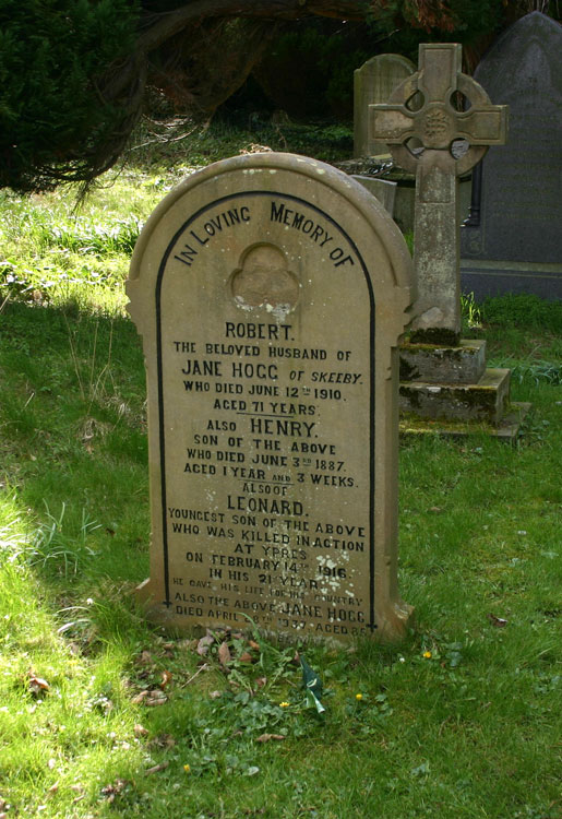The Hogg family gravestone in Easby Churchyard, where Leonard Hogg of the Yorkshire Regiment is commemorated.