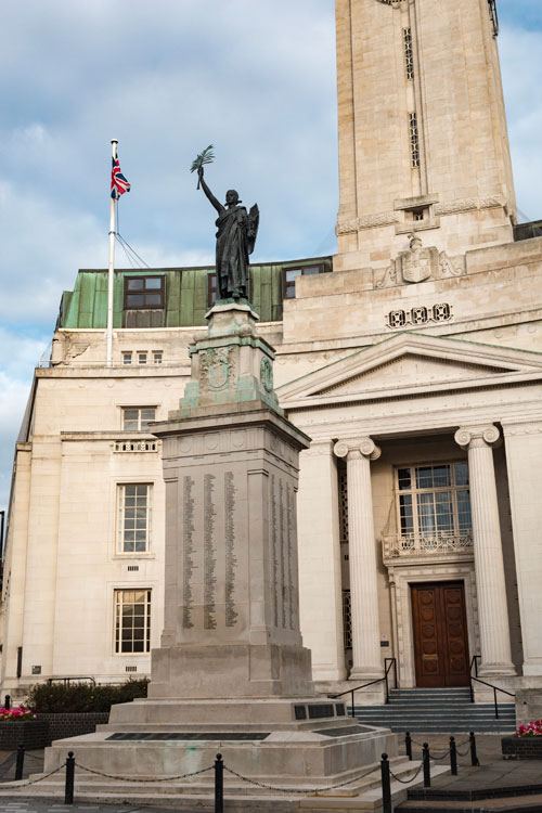 The War Memorial for Luton