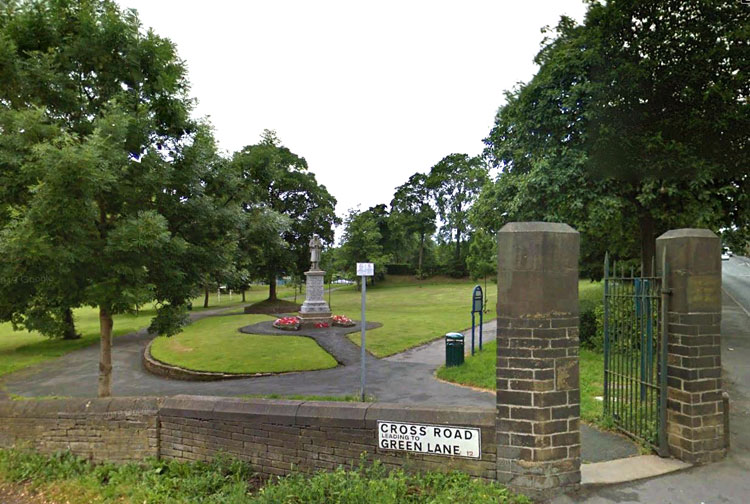 The Oakenshaw War Memorial in Victoria Park - 2